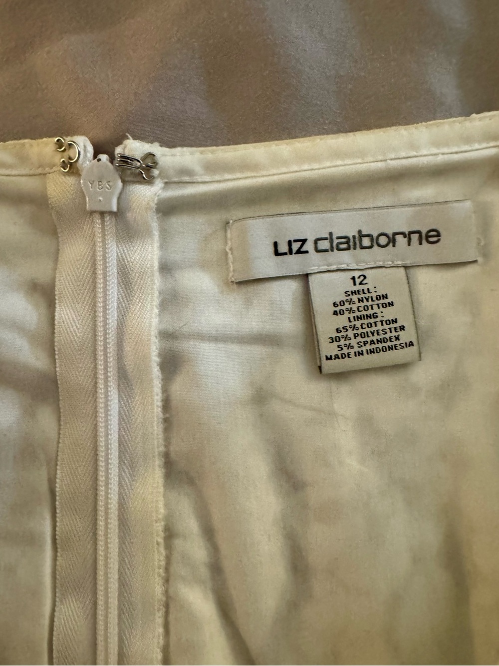Liz Claiborne White Lace Pencil Skirt - Size 12 - Picture 6 of 11